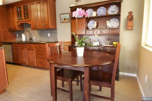 2904 Mark Twain Way, Mahwah NJ  07430-3429 exterior