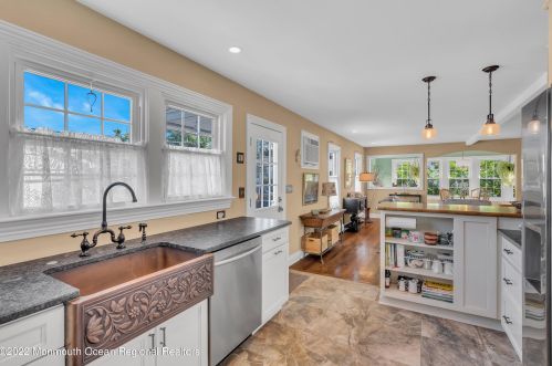 50 Ocean Ave, Monmouth Hills NJ  07732-1410 exterior