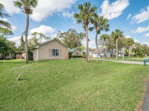 635 39th Ct, Vero Beach, FL 32968-4012