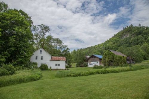 654 Blackmer Blvd, Stockbridge, VT 05772-9701