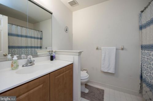 52 Lincoln Dr, Downingtown PA  19335-5326 exterior