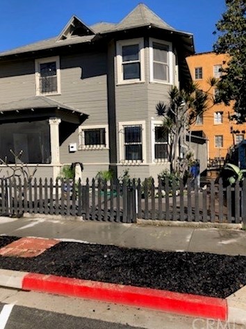 624 Cedar Ave, Long Beach, CA 90802-1221