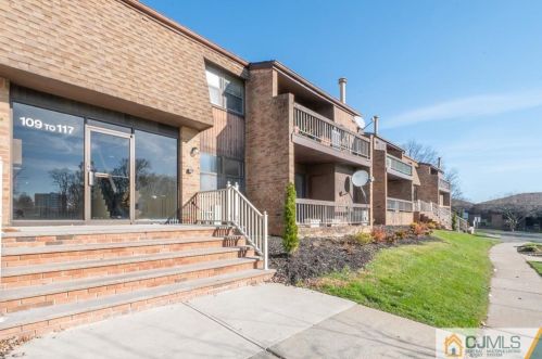 109 Sharon Garden Ct, Woodbridge, NJ 07095-4308