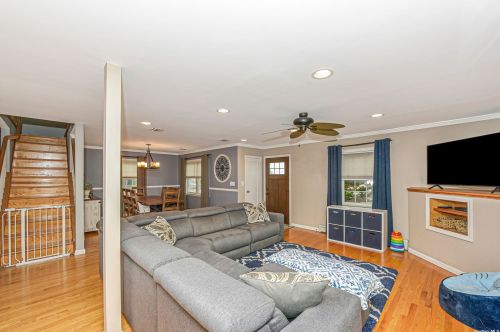 2309 Maple St, Seaford, NY 11783-2912