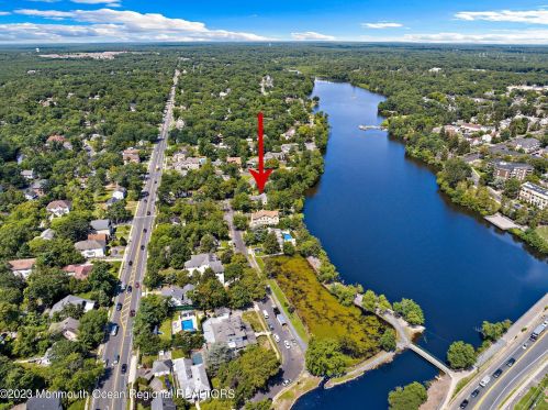 107 Lk Dr, Lakewood NJ  08701-3161 exterior