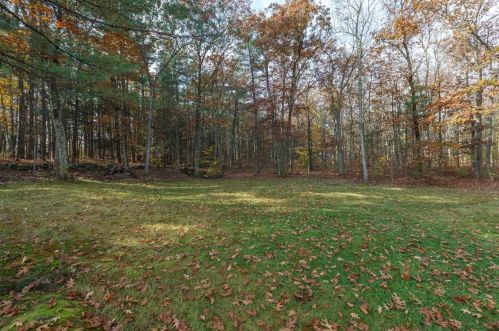 8 Walnut Hill Rd, Sandown NH  03873-2305 exterior