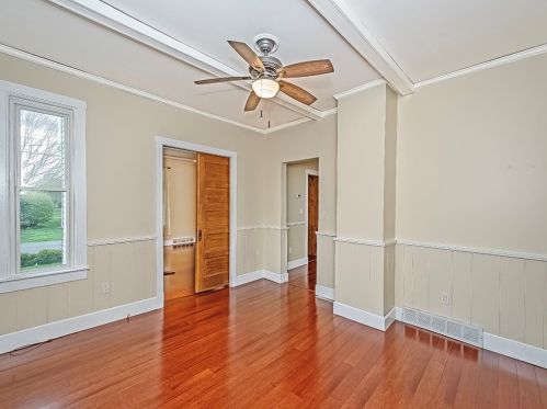 427 New Castle St, Zelienople PA  16063-1253 exterior