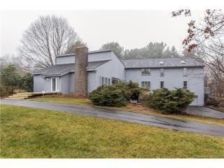 11 Maplevale Dr, New Haven, CT 06525-1113