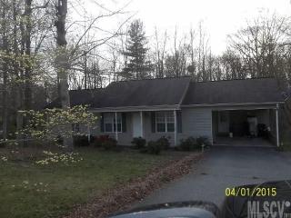 5476 Chestnut Dr, Hickory, NC 28602-8659