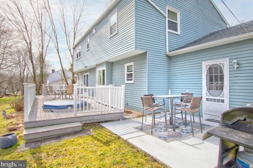 330 Maple St, Downingtown, PA 19335-3106