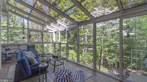 11410 Hollow Timber Ct, Herndon VA  20194-1980 exterior