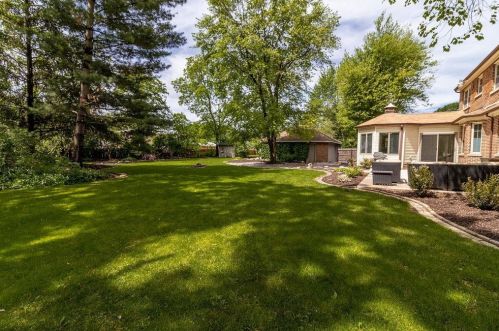 225 Ellendale Pkwy, Crown Point IN  46307-4341 exterior