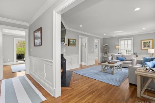 154 Ocean Dr, Stamford, CT 06902-8133