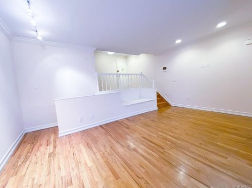 264 77th St, New York, NY 10024-6840