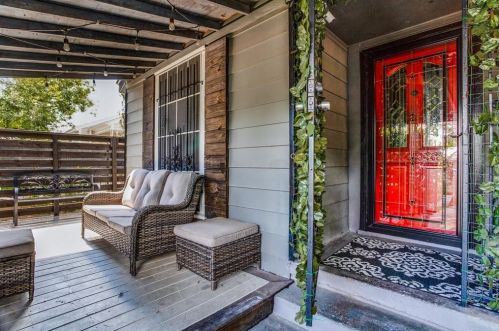 1626 Engle Ave, Dallas, TX 75224-2402