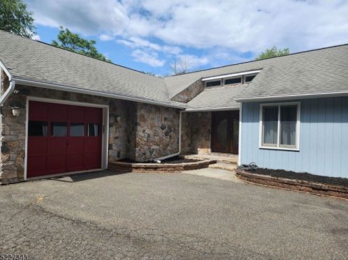 497 Mountain Rd, Sparta, NJ 07871-3446