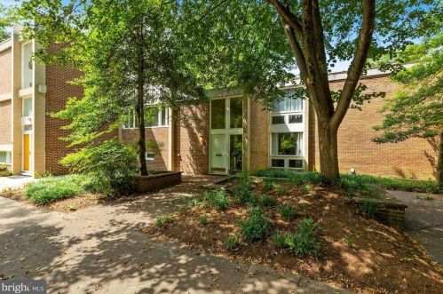 11515 Maple Ridge Rd, Herndon, VA 20190-3604