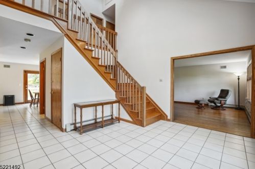 1095 Mayflower Ct, Martinsville NJ  08836-2326 exterior
