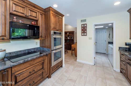 15815 Thistle Dr, Scottsdale AZ 85268-4446 exterior