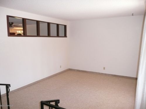 9425 Colette St, Tucson, AZ 85710-3136