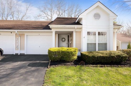 9 Flanders Ct, Panamoka, NY 11961-1610