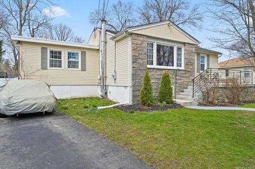 3403 Beverly St, Mohegan Lake, NY 10547-1235