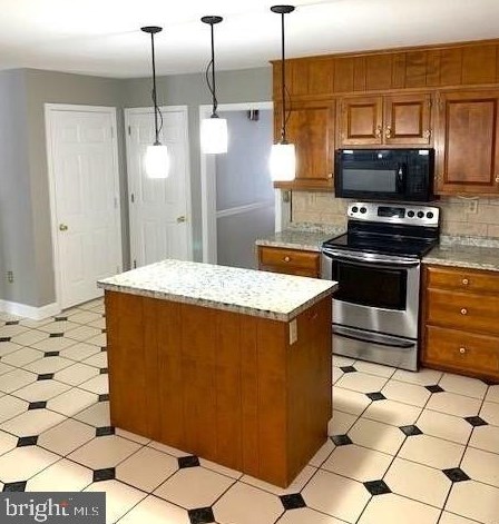 175 Fairhill Dr, Wilmington DE  19808-4312 exterior