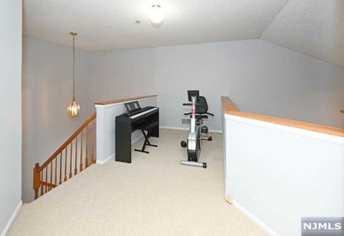1422 York St, Mahwah NJ  07430-3268 exterior
