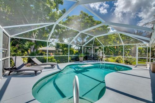 1139 13th Ter, Cape Coral FL  33990-3747 exterior