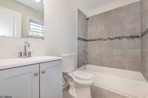 1058 Mayfair Dr, Rahway NJ  07065-1909 exterior