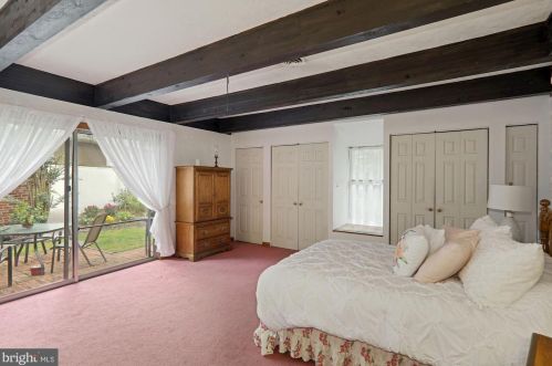 207 Thomas Ave, Riverton NJ 08077-1039 exterior