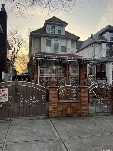 109-40 157th St, Jamaica, NY 11433-2049