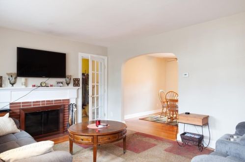 16 Dewey Ave, Tiverton, RI 02878-2006