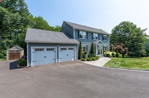 6 Gristmill Ln, Huntington, CT 06484-4647