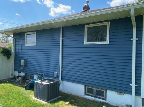 1029 Broome Ave, North Lindenhurst NY  11757-2106 exterior