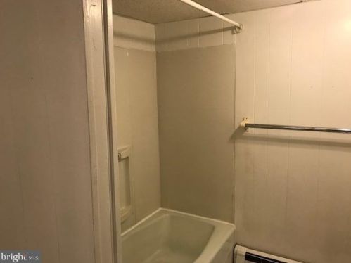 6501 Guyer Ave, Philadelphia PA 19153-2405 exterior