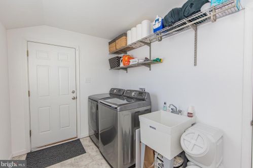 103 Dolington Rd, Yardley PA 19067-2621 exterior