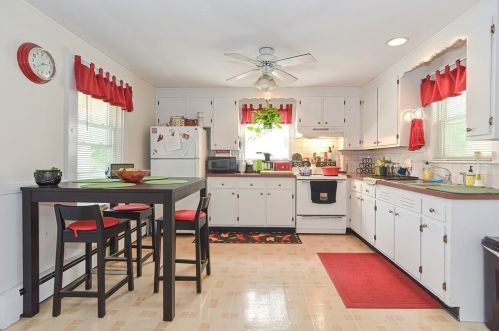 167 Diamond St, Walpole, MA 02081-3498