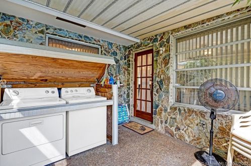 8490 10th St, Hollywood FL  33024-4939 exterior