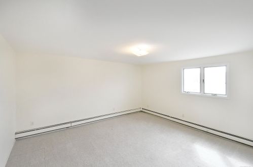 4028 Jean Ave, Bethpage NY  11714-4521 exterior