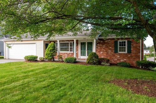 3546 Mendon Rd, Cumberland, RI 02864-2136