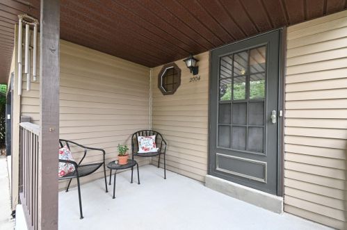 2004 Bonnie Ln, Waukesha, WI 53188-4758