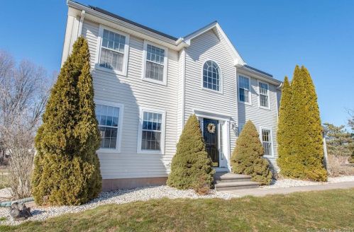 22 Star Farms Dr, Manchester, CT 06040-6373