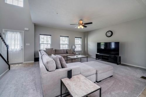 1509 Canterbury Dr, Imperial PA  15126-9186 exterior