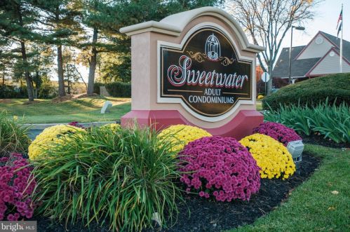 702 Sweetwater Dr, Riverton, NJ 08077-2469