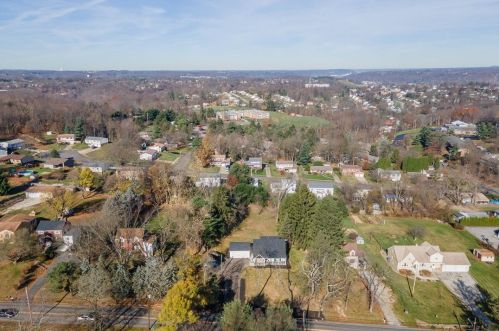 820 Old Thorn Run Rd, Moon Twp, PA 15108-1152