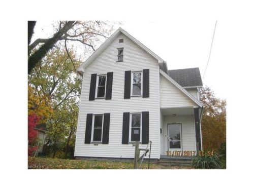 935 Seneca Ave, Alliance, OH 44601-3155