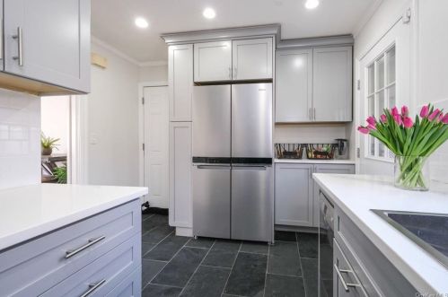 22 Randolph Rd, White Plains NY  10607-1516 exterior