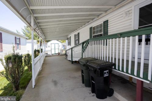 266 Tony Cir, West Deptford NJ  08051-1948 exterior