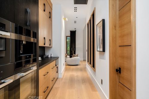 4508 Haskell Ave, Van Nuys CA  91436-3148 exterior